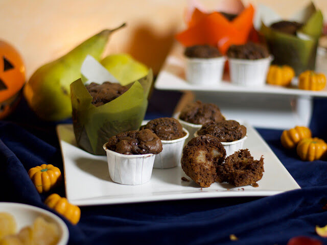 Muffin al cacao, con pere e zenzero
