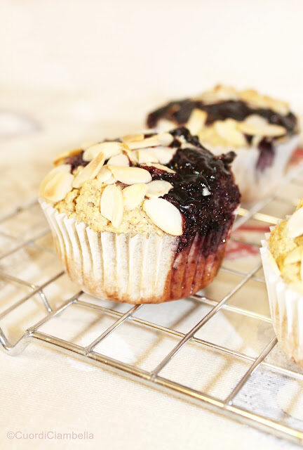 Muffin al Grano Saraceno con Mirtilli e Mandorle