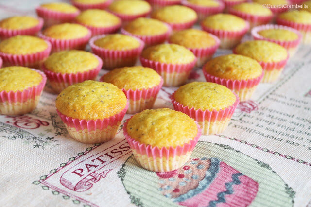 Muffin leggeri con Limone e Semi di Papavero