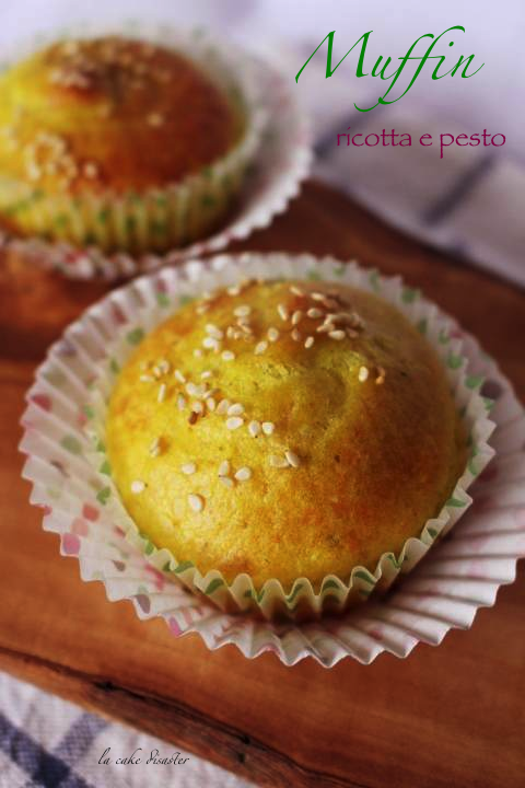 Muffin ricotta, pesto e curcuma