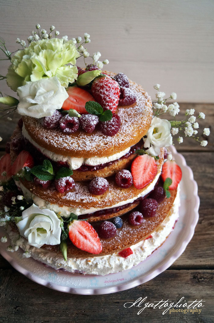 Naked cake ai frutti di bosco…per la mia biondina!