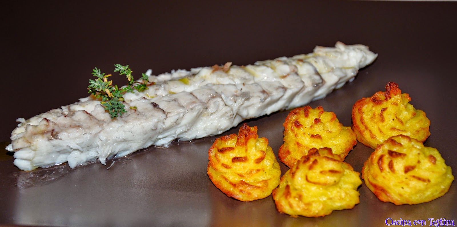 ORATA IN CROSTA DI SALE CON PATATE DUCHESSE