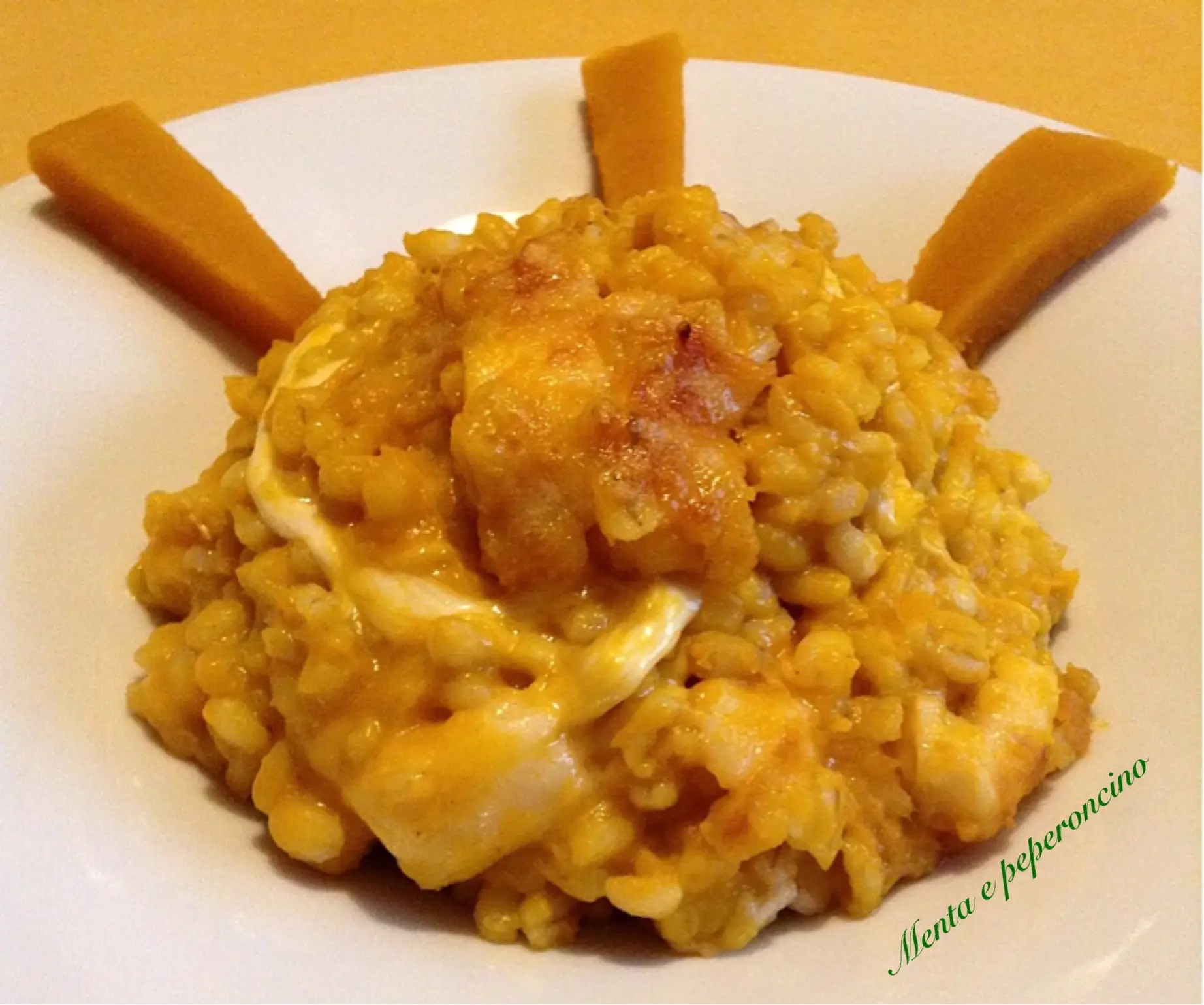 Orzo con crema di zucca e formaggi