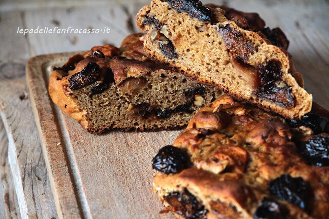PANE DOLCE DI FARRO MONOCOCCO CON LIEVITO MADRE E MELE ROSA