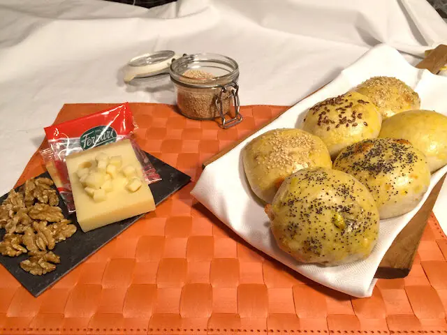 Panini all’Emmentaler e noci