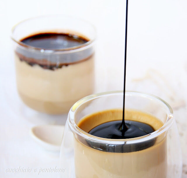 panna cotta alla liquirizia con topping home made al cioccolato