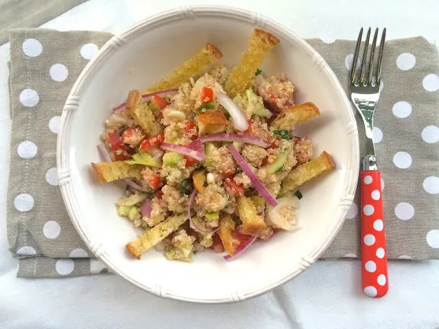 Panzanella croccante di quinoa