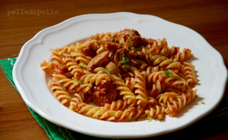 Pasta alla carrettiera con tonno e funghi