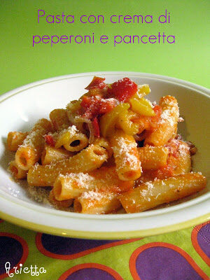 Pasta con crema di peperoni e pancetta