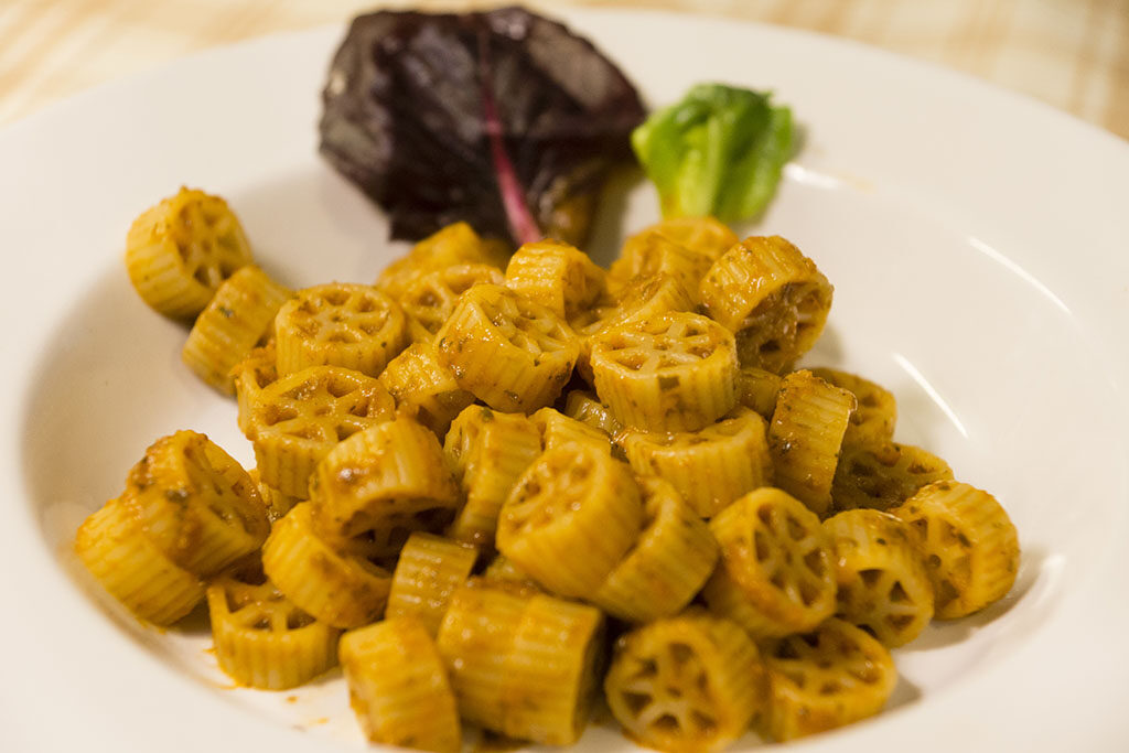 Pasta con radicchio e pomodoro