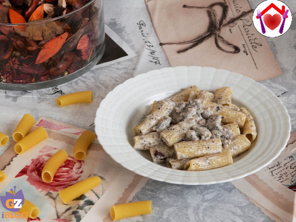 Pasta con salsiccia e salsa tartufata