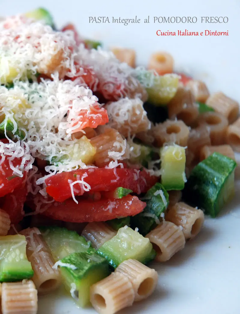 Pasta integrale al pomodoro fresco, ricetta light