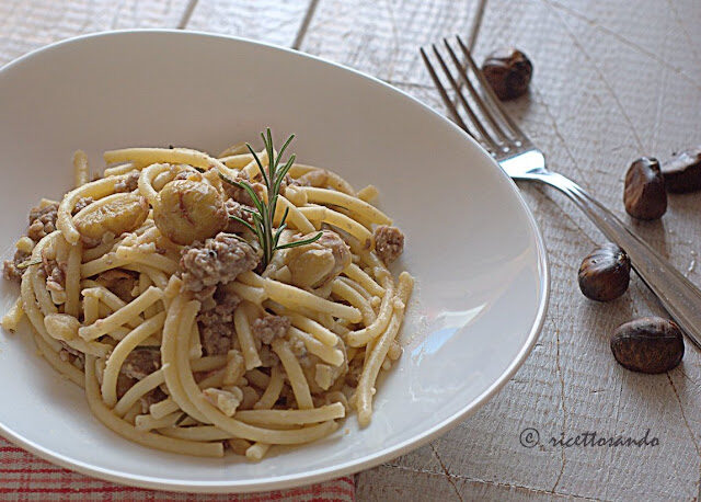 Pasta spezzata al sugo di castagne e salsiccia