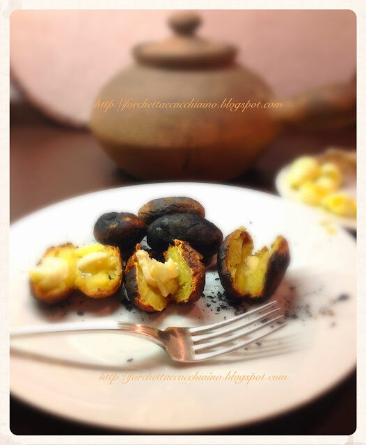 Patate alla brace fatte sul fornello di casa