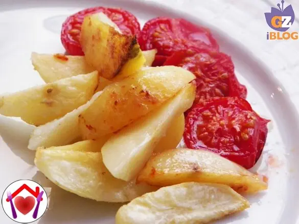 Patate e pomodori al forno