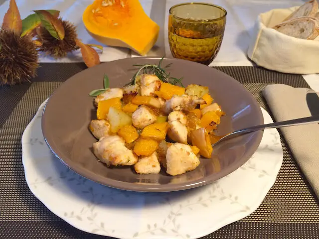 Petto di pollo con zucca, mela e patate