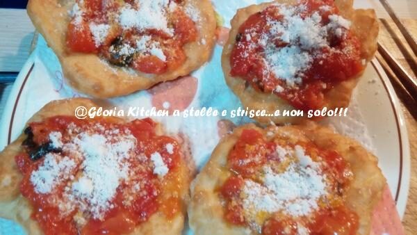 Pizzette Fritte alla Napoletana con Impasto Leggero di Gloria KitchenUSA