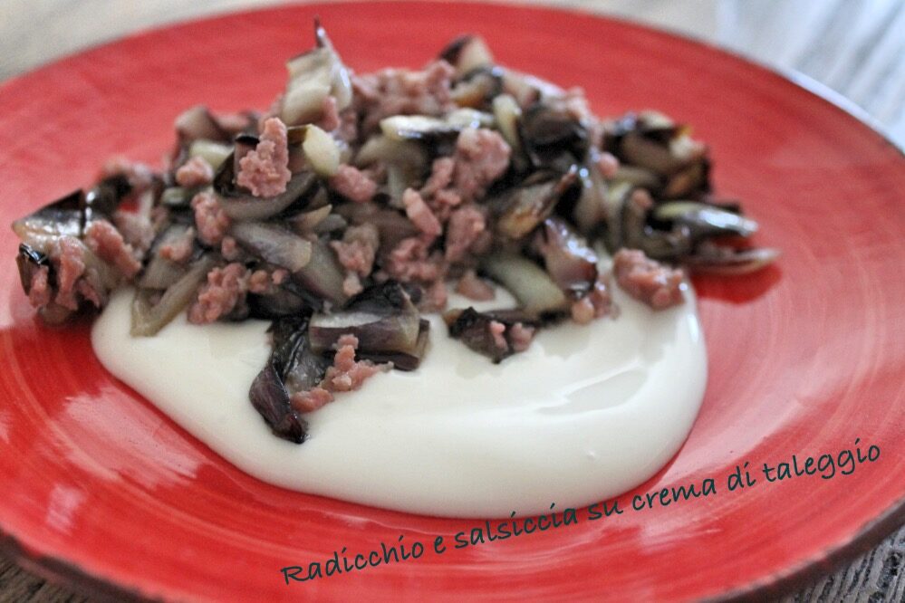 Radicchio e salsiccia su crema di taleggio