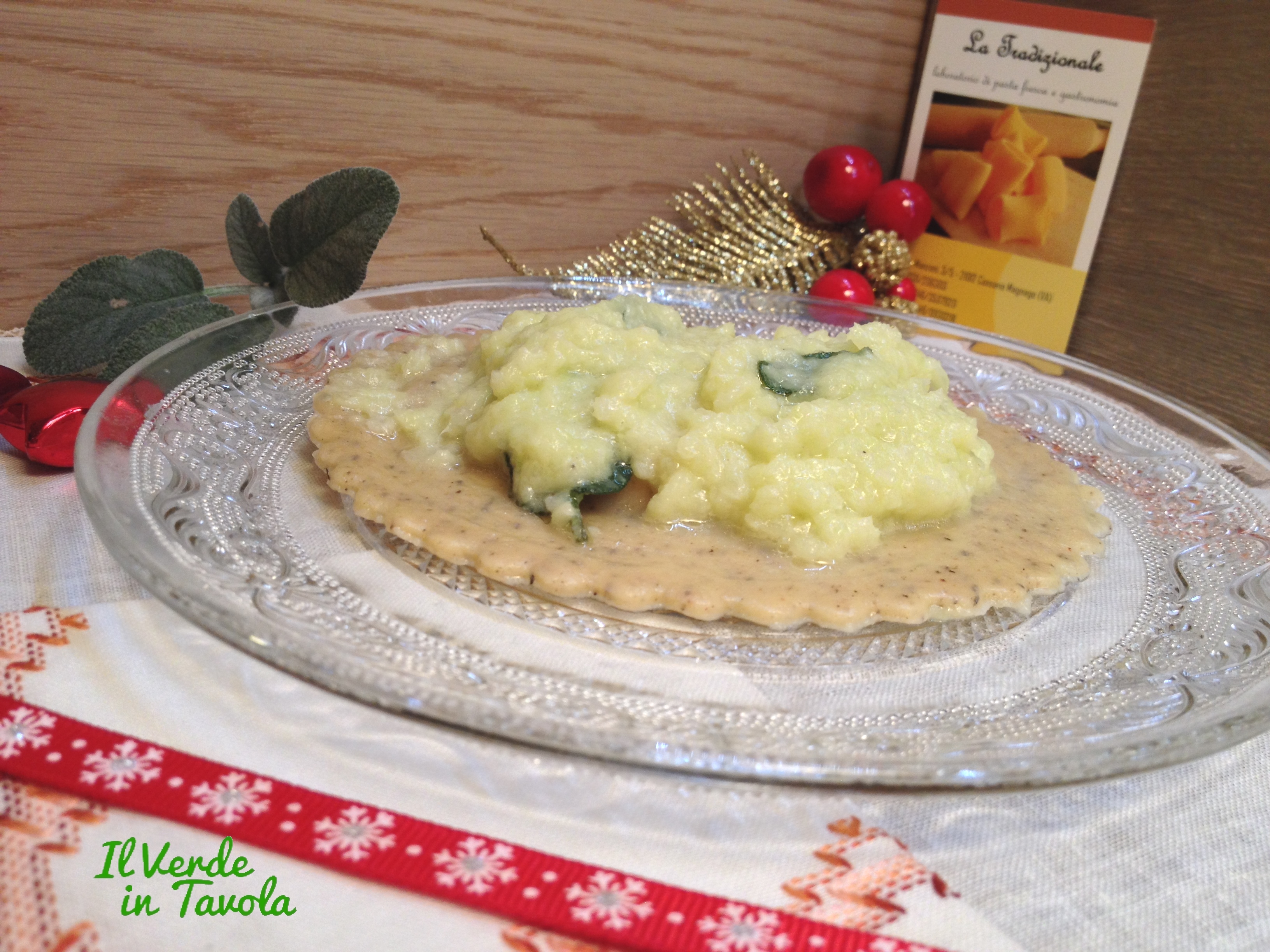 Ravioloni di grano saraceno con crema di verza e caprino