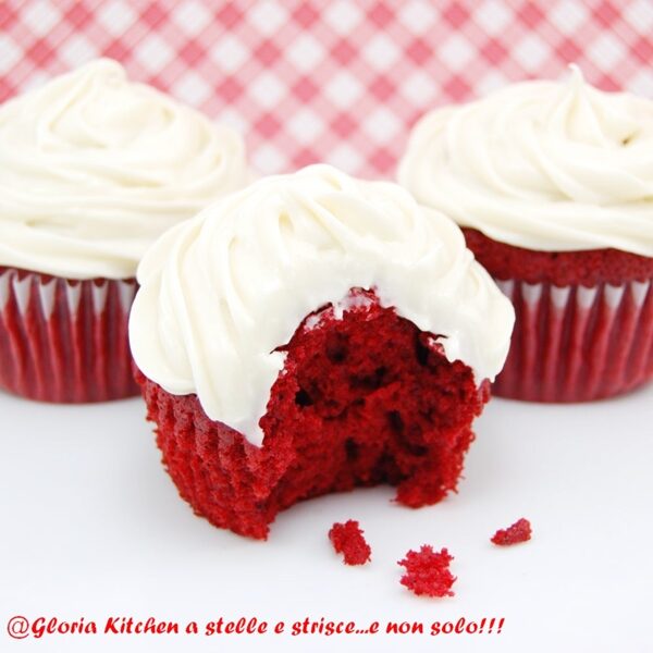 Red Velvet Cake con Frosting Godurioso di Gloria KitchenUSA