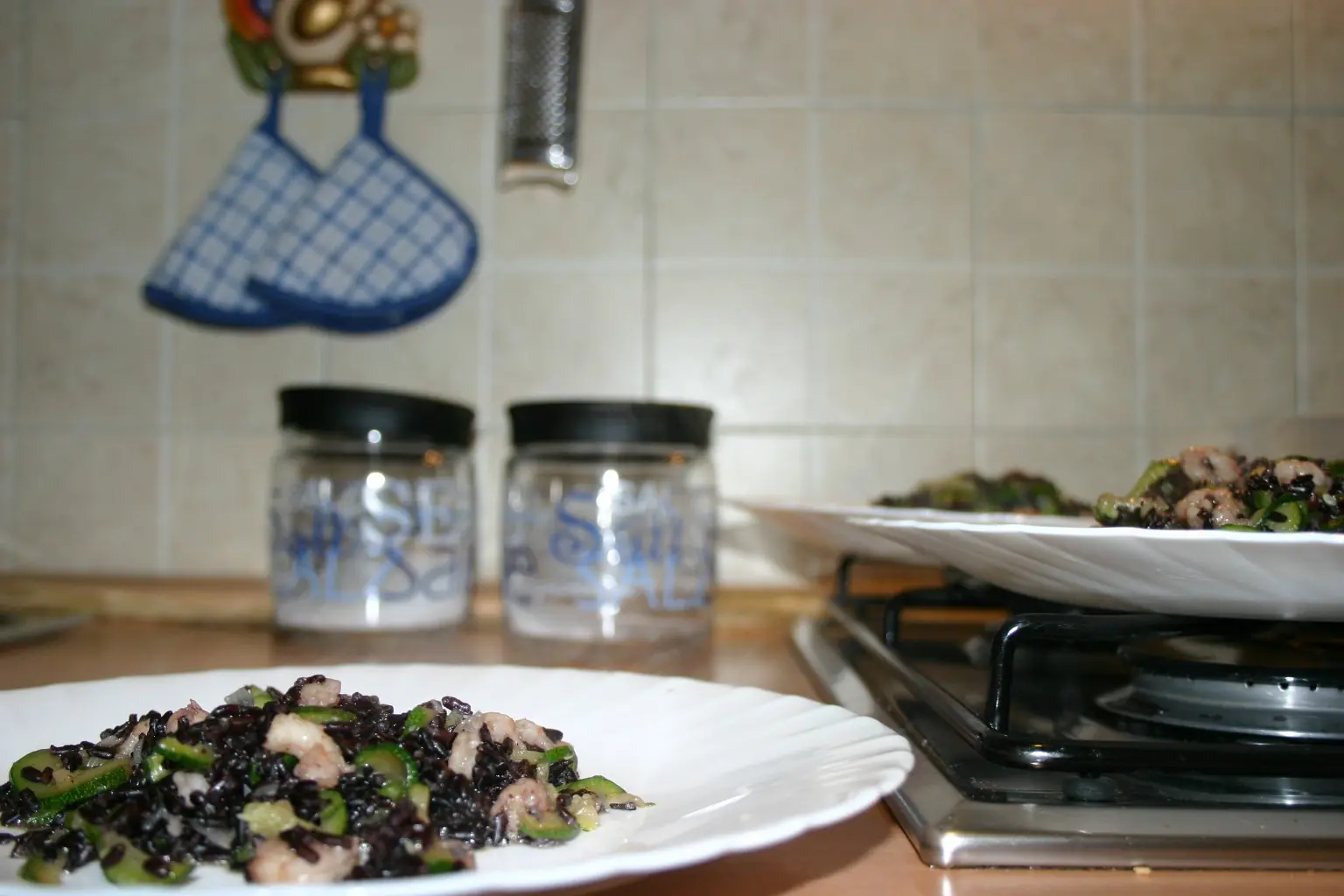 Riso venere con gamberetti e zucchine
