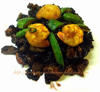 Riso venere zucchine, gamberi e curcuma