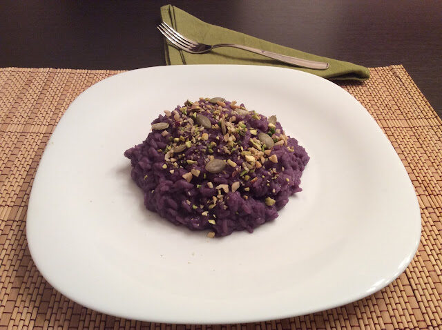 RISOTTO VIOLA CON GRANELLA DI ANACARDI, PISTACCHI E SEMI DI ZUCCA