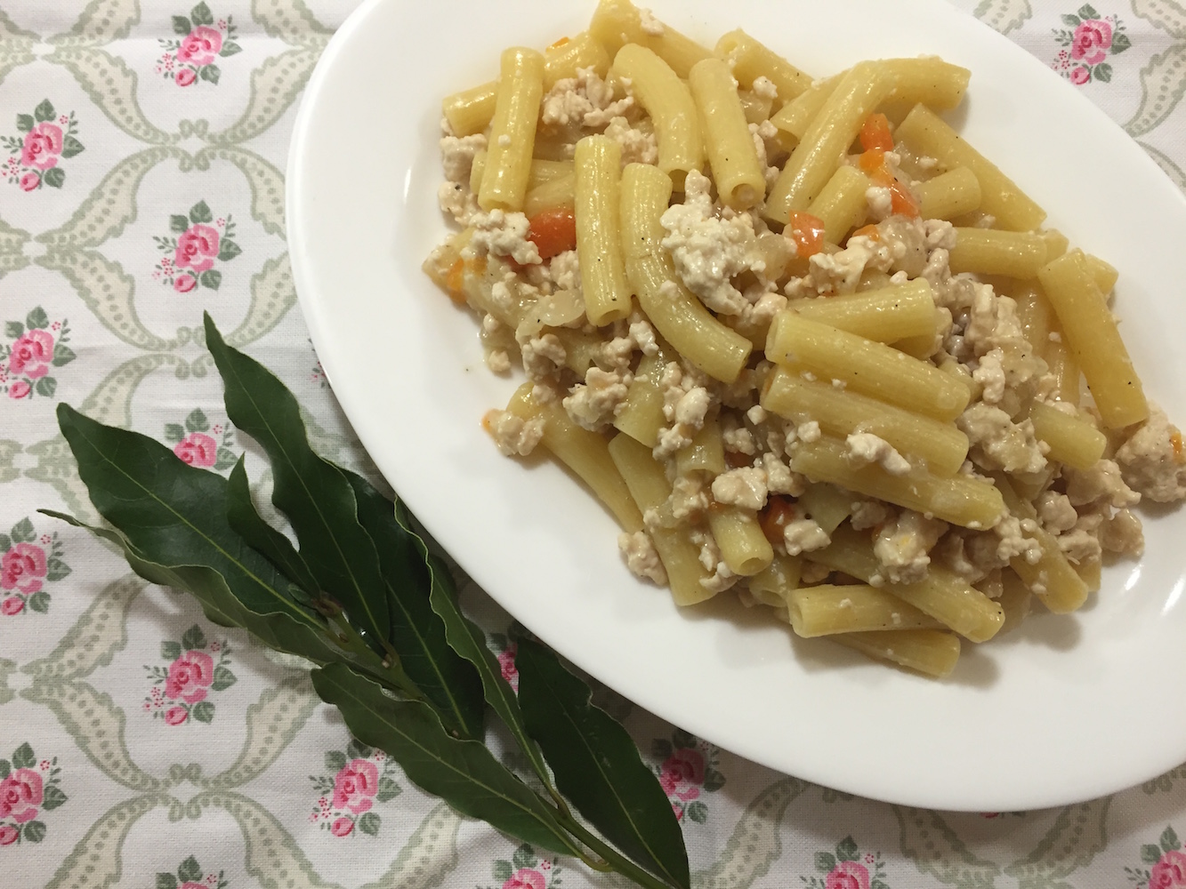 Sedanini al ragù bianco di pollo