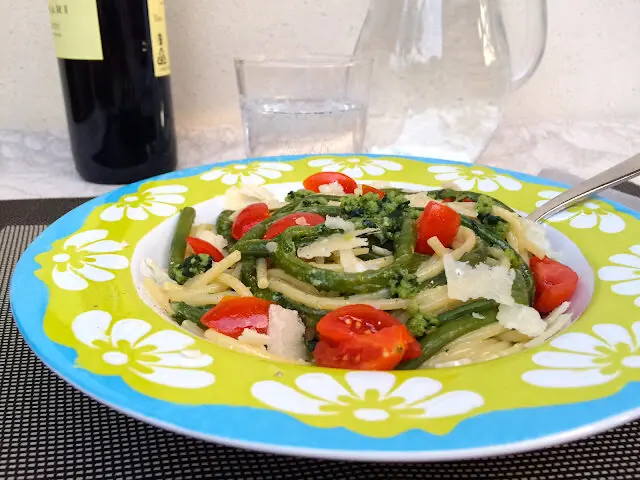 Spaghetti al pesto coi fagiolini di Sant’Anna