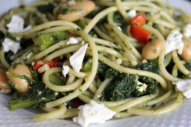Spaghetti con cavolo nero, fagioli e quartirolo