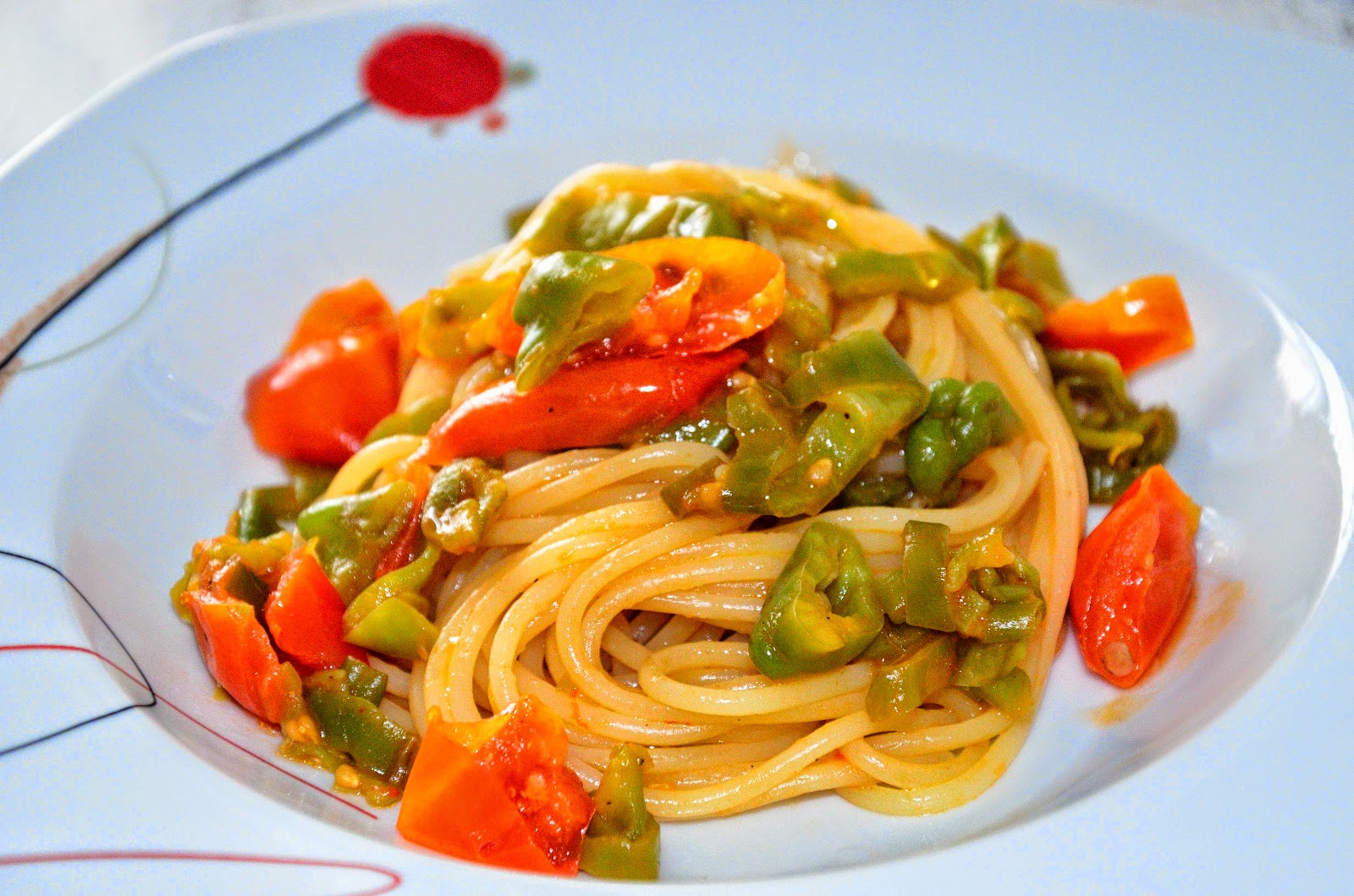 SPAGHETTI CON FRIGGITELLI E POMODORI CILIEGINI