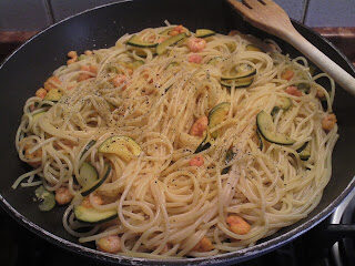 Spaghetti gamberetti e zucchine con zafferano