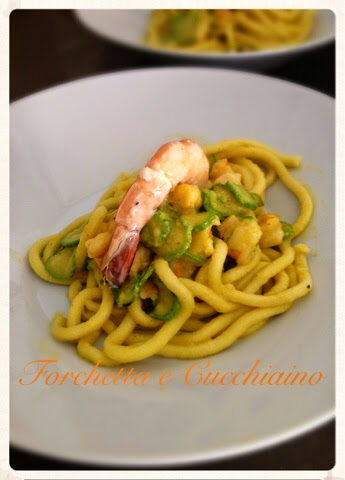 Spaghettoni freschi al ragu’ di gamberi e zucchine