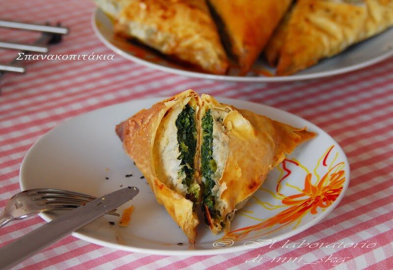 SPANAKOPITAKIA / TORTINE DI SPINACI IN PASTA FILO