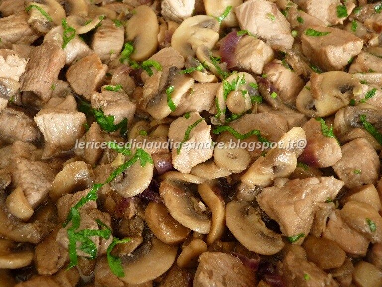 Spezzatino di coscia di maiale con champignon