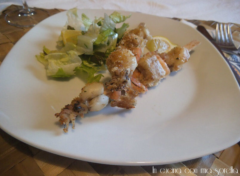 Spiedini di pesce gratinati al forno