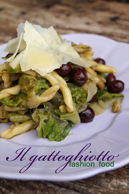 Strozzapreti con scarola, filetti di acciuga, olive taggiasche e pecorino romano