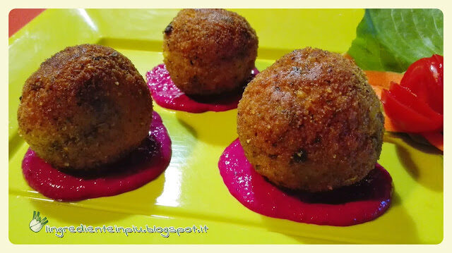 Supplì di riso alla mediterranea con crema di yogurt alla barbabietola