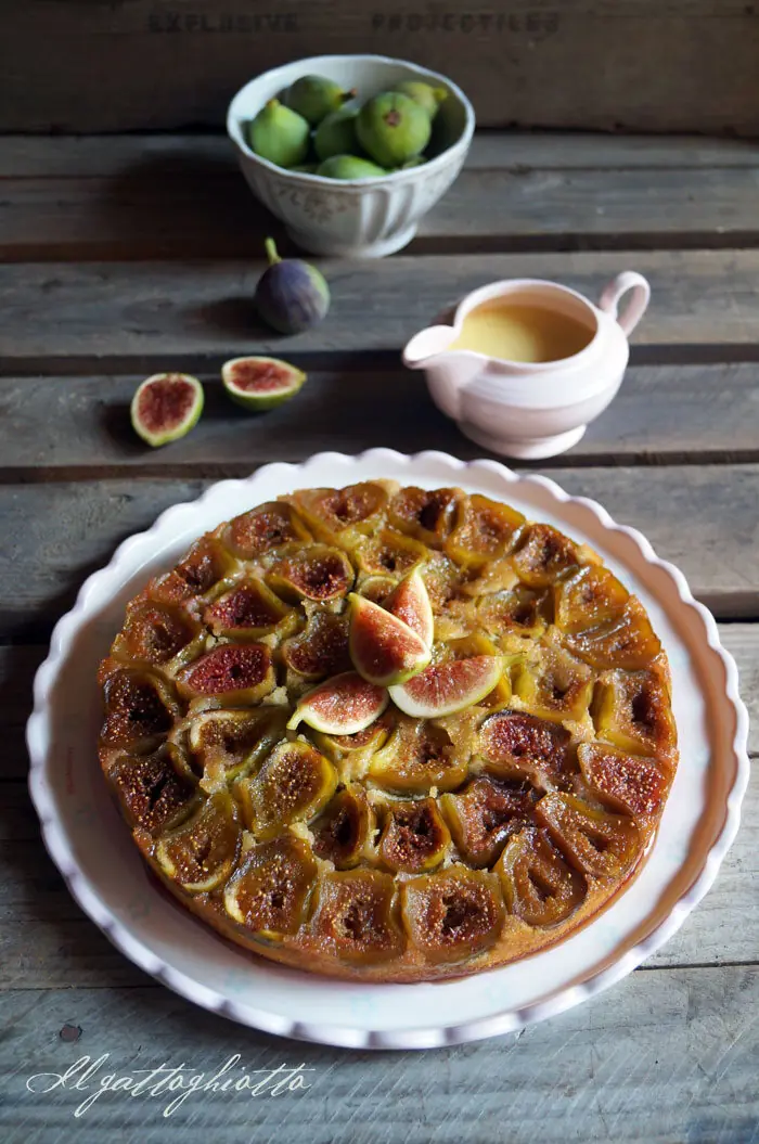 Sweet friday: Torta rovesciata di fichi (con farina di farro) con crema inglese alla vaniglia