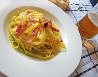TAGLIATELLE AL GUANCIALE SU CREMA DI PORRI
