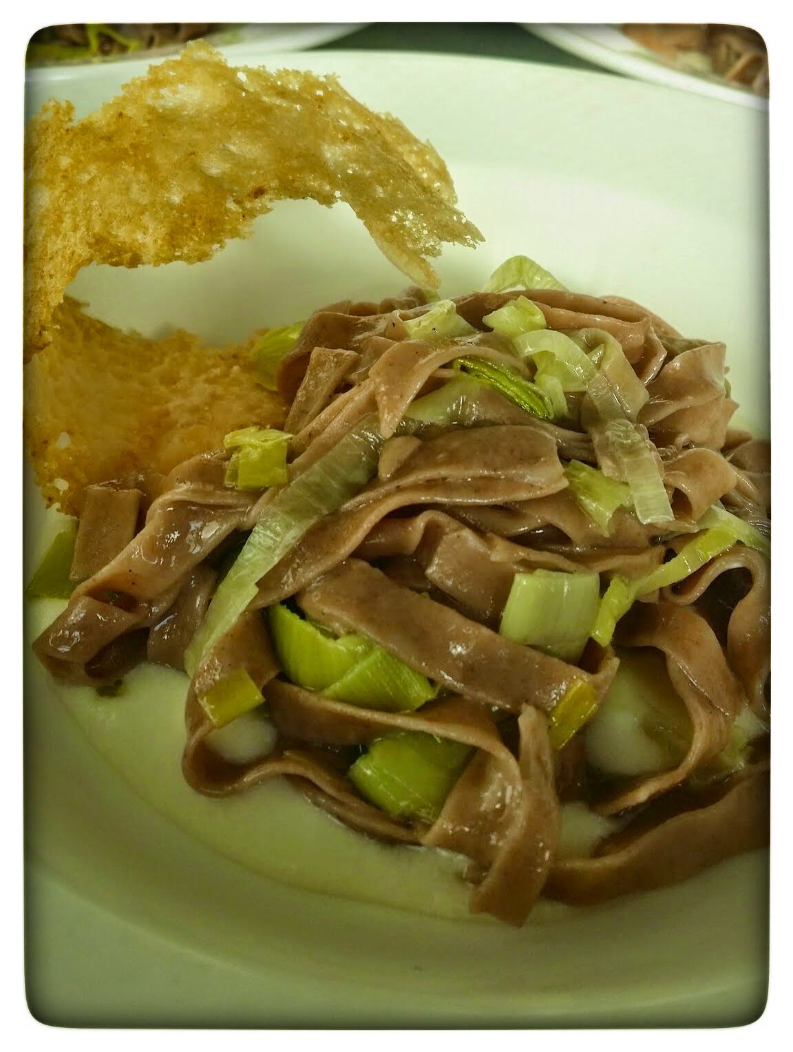 Tagliatelle di Castagne ai Porri su Fonduta al Raschera