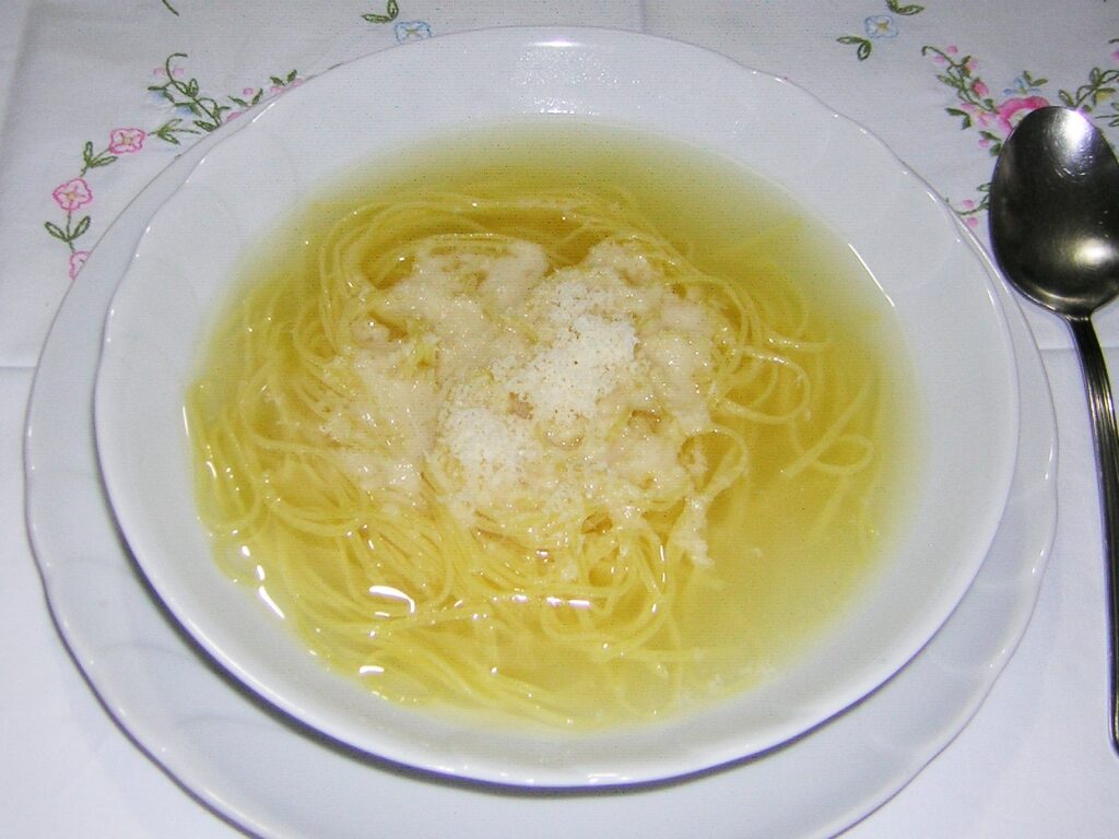 Tagliolini in brodo