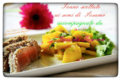Tonno scottato ai semi di Sesamo accompagnato da Ananas ai fiori di Begonia