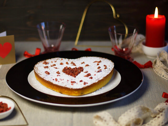 Torta al cioccolato bianco e bacche di goji