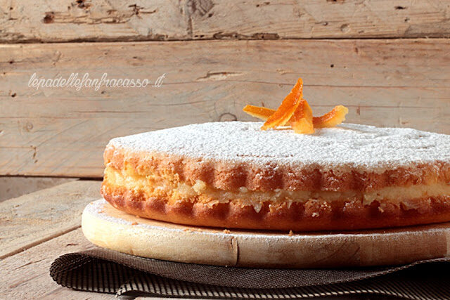 TORTA AL KEFIR RIPIENA CON CREMA ALL’ARANCIA