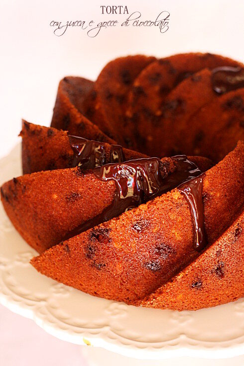 Torta alla zucca con mandorle e gocce di cioccolato