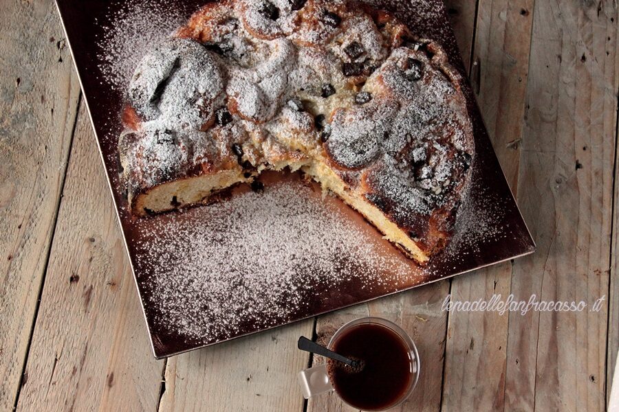 TORTA DI ROSE CON CIOCCOLATO E CREMA PASTICCERA