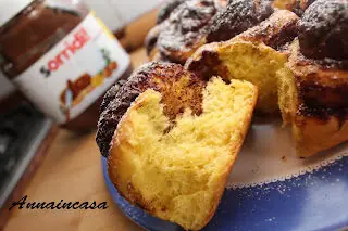 Torta di rose farcita con crema di nocciole (con o senza Bimby)