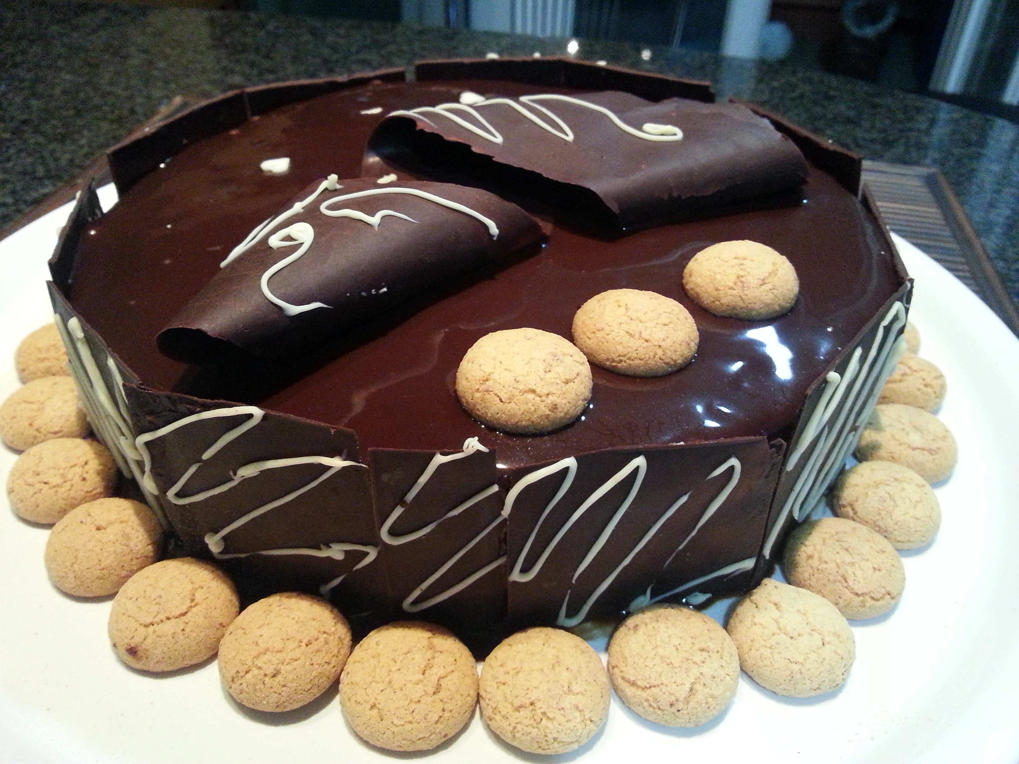 Torta “Dolce” terre, gianduia amaretti e nocciole