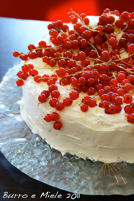 Torta gluten free di riso thai al cardamomo e ribes rossi, per WHB 291